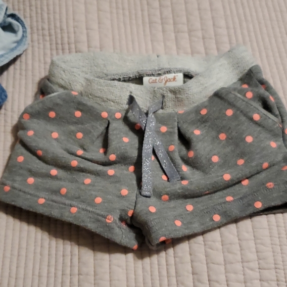 3 Shorts - Picture 2 of 3